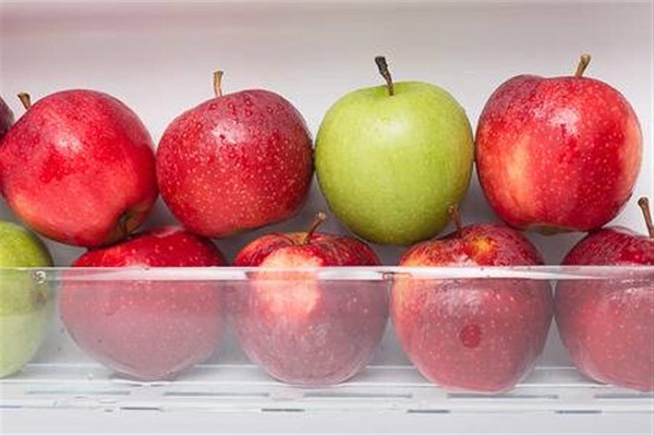 كيفية الحفاظ على التفاح طازجًا طوال اليوم