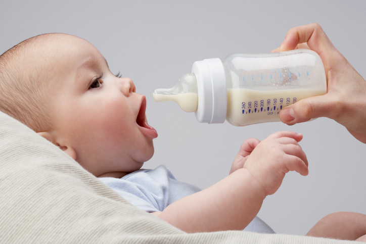 كيف تفطمين طفلك عن الرضاعة بطريقة سهلة لك وله؟
