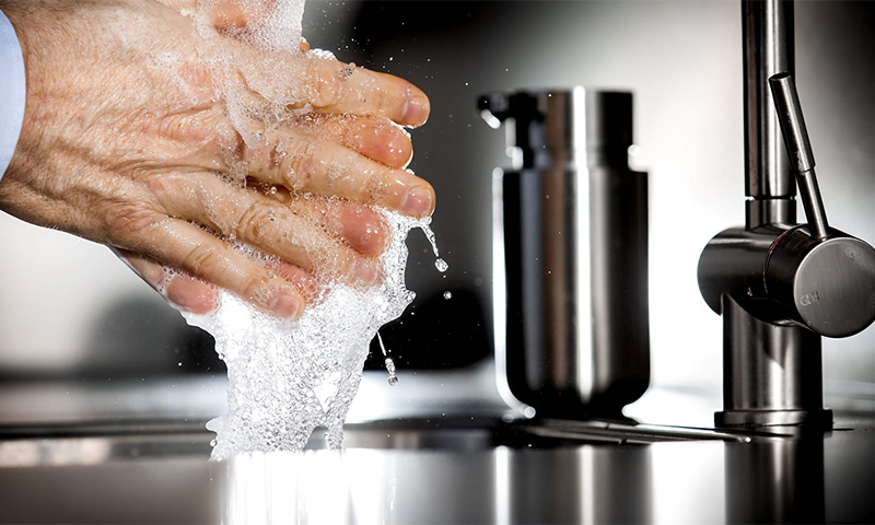 غسل اليدين لمنع الإصابة بفيروس كورونا..إليك الطريقة الصحيحة