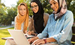 أفضل المهن للمرأة المسلمة: تحقيق التوازن بين الالتزام الديني ودعم الأسرة 