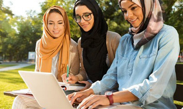 أفضل المهن للمرأة المسلمة: تحقيق التوازن بين الالتزام الديني ودعم الأسرة