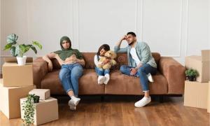 لماذا نعاني من الوحدة رغم عيشنا بين أهلنا؟ الأسباب العميقة والحلول الواقعية