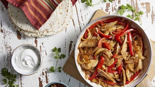 طريقة عمل فاهيتا الدجاج في المنزل
